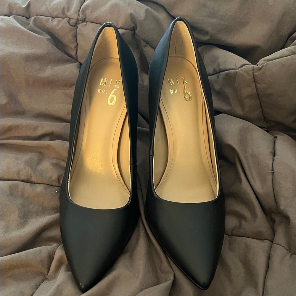 Mix No. 6 Black Stiletto Pointed Toe Pumps